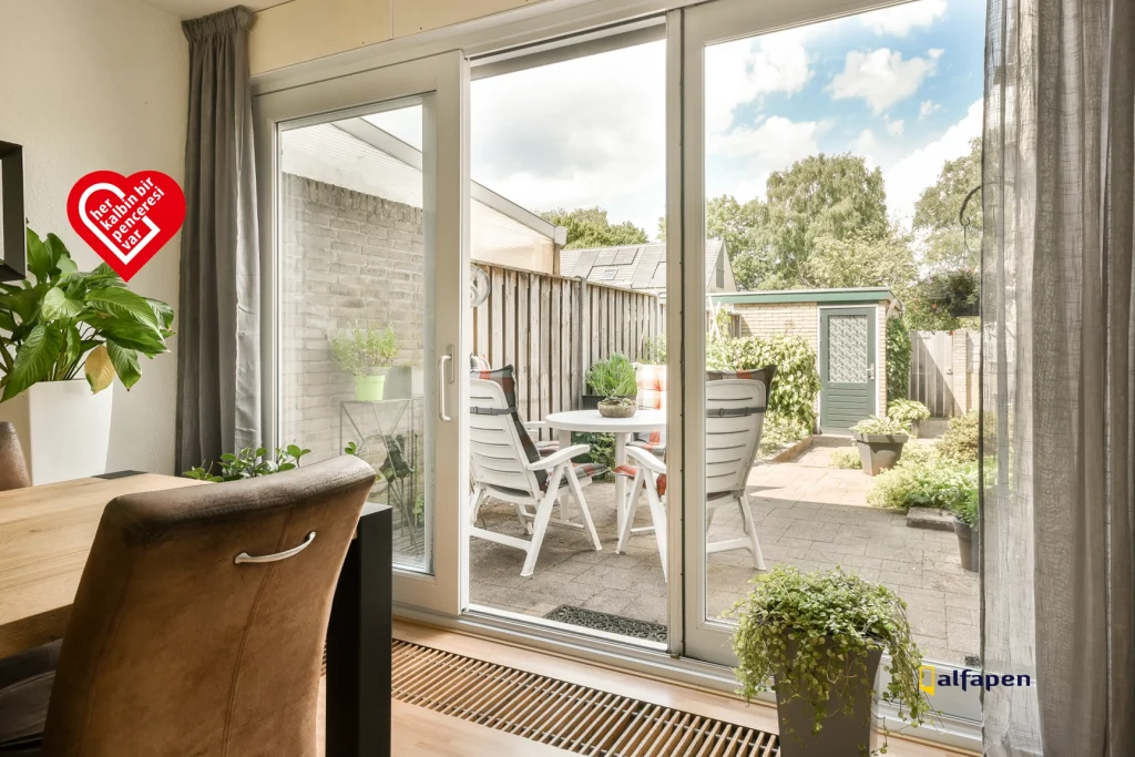 PVC Kapı Sistemleri: Avantajlar, Dayanıklılık ve Diğer Özellikler